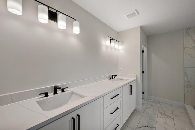 16968 Pienza Drive, Macomb, MI 48042