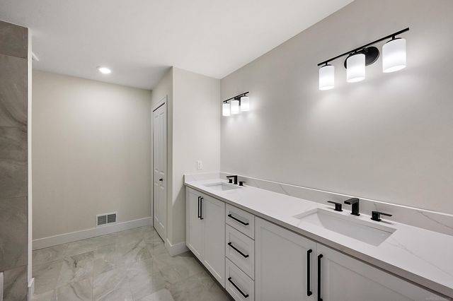 16968 Pienza Drive, Macomb, MI 48042