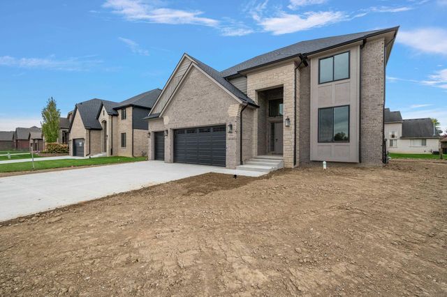 16968 Pienza Drive, Macomb, MI 48042