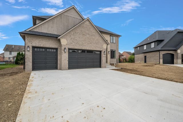 16968 Pienza Drive, Macomb, MI 48042