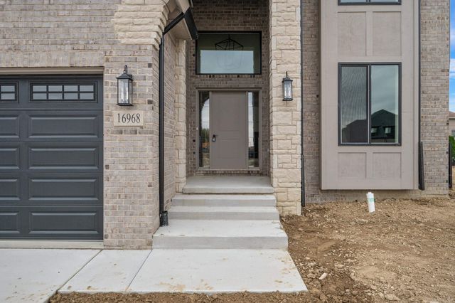16968 Pienza Drive, Macomb, MI 48042