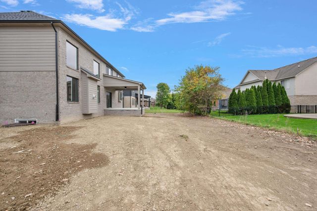 16968 Pienza Drive, Macomb, MI 48042
