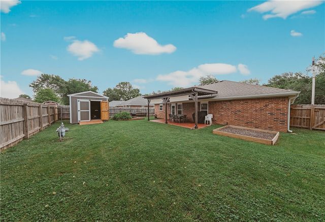 421 N D Street, Centerton, AR 72719
