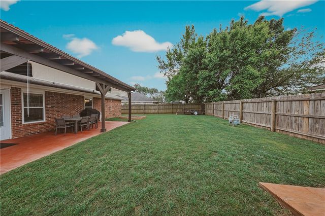 421 N D Street, Centerton, AR 72719