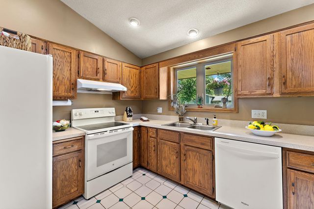 7775 Grinnell Way, Lakeville, MN 55044