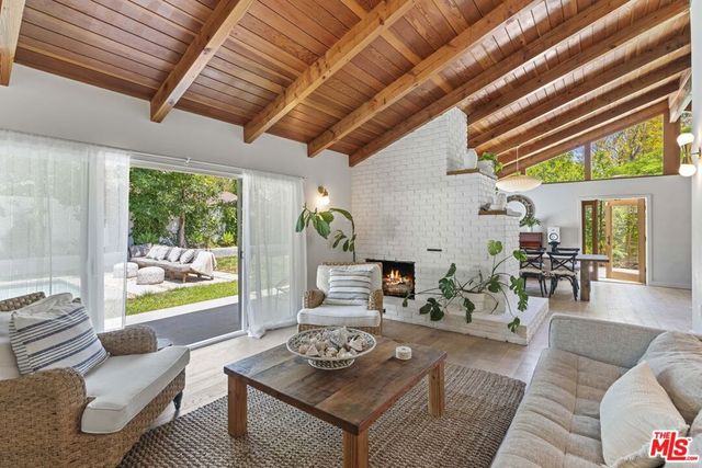 23023 Gainford Street, Los Angeles, CA 91364