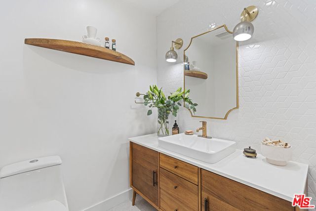 23023 Gainford Street, Los Angeles, CA 91364