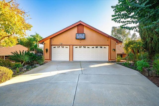 872 Oro Grande Street, Oceanside, CA 92057
