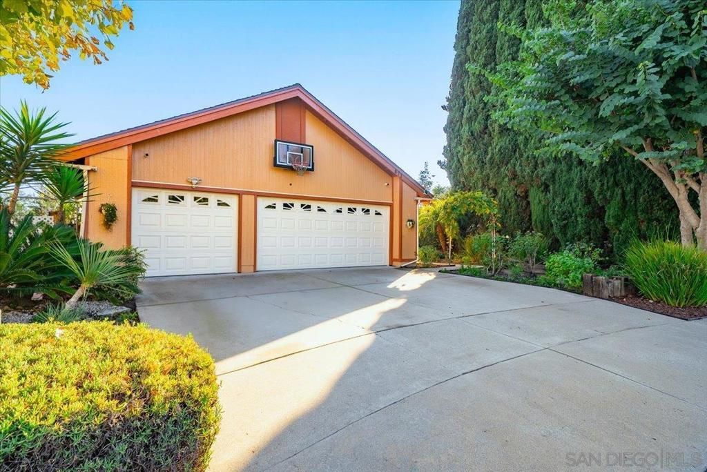 872 Oro Grande Street, Oceanside, CA 92057