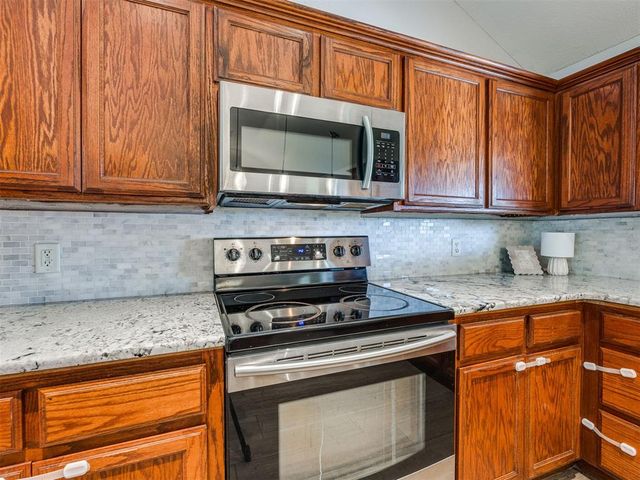 16104 Cantera Creek Drive, Edmond, OK 73013