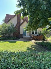 4320 N Grove Avenue, Warr Acres, OK 73122