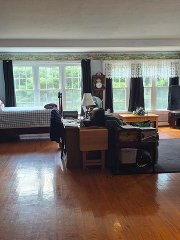9 South Street, Upton, MA 01568