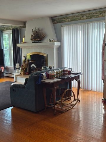 9 South Street, Upton, MA 01568