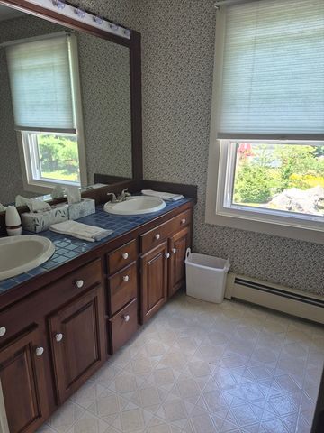 9 South Street, Upton, MA 01568