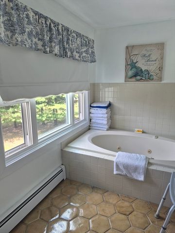 9 South Street, Upton, MA 01568