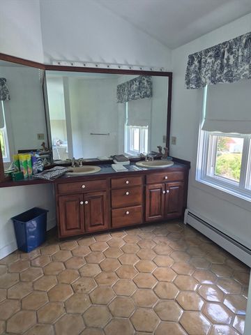 9 South Street, Upton, MA 01568