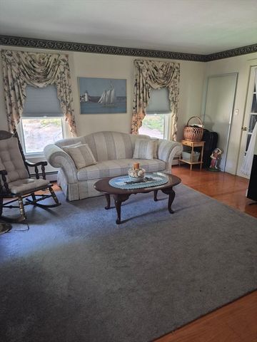 9 South Street, Upton, MA 01568