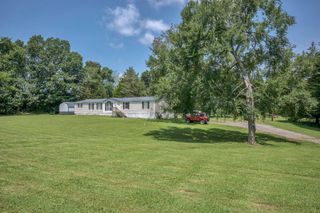 831 Coaling Rd, Charlotte, TN 37036