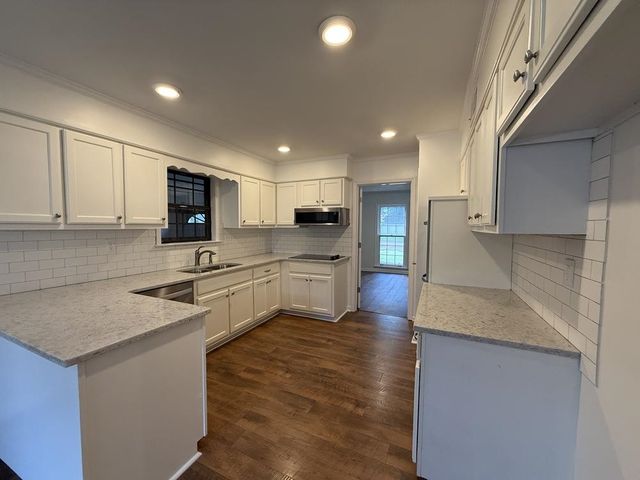7637 CROSS VILLAGE DR, Germantown, TN 38138