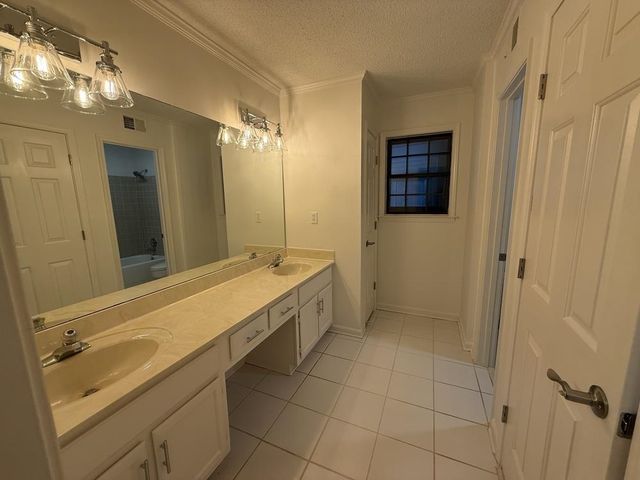 7637 CROSS VILLAGE DR, Germantown, TN 38138