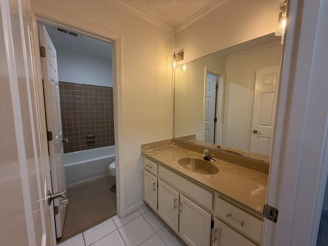 7637 CROSS VILLAGE DR, Germantown, TN 38138