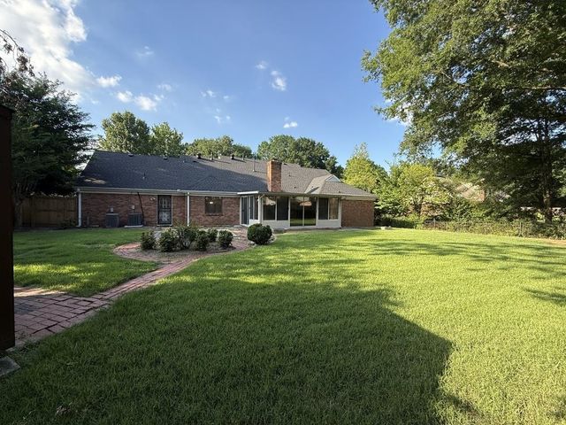 7637 CROSS VILLAGE DR, Germantown, TN 38138