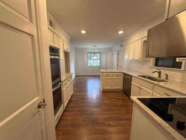 7637 CROSS VILLAGE DR, Germantown, TN 38138
