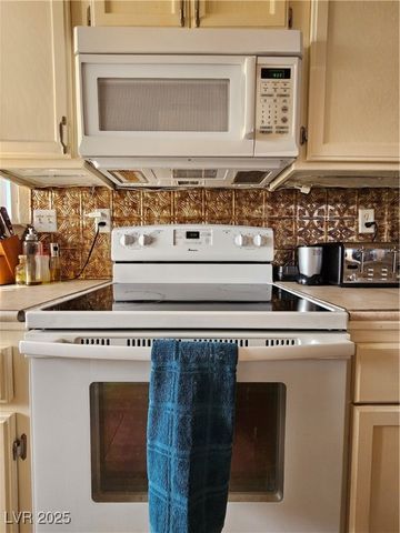 321 Bronco Street, Pahrump, NV 89048