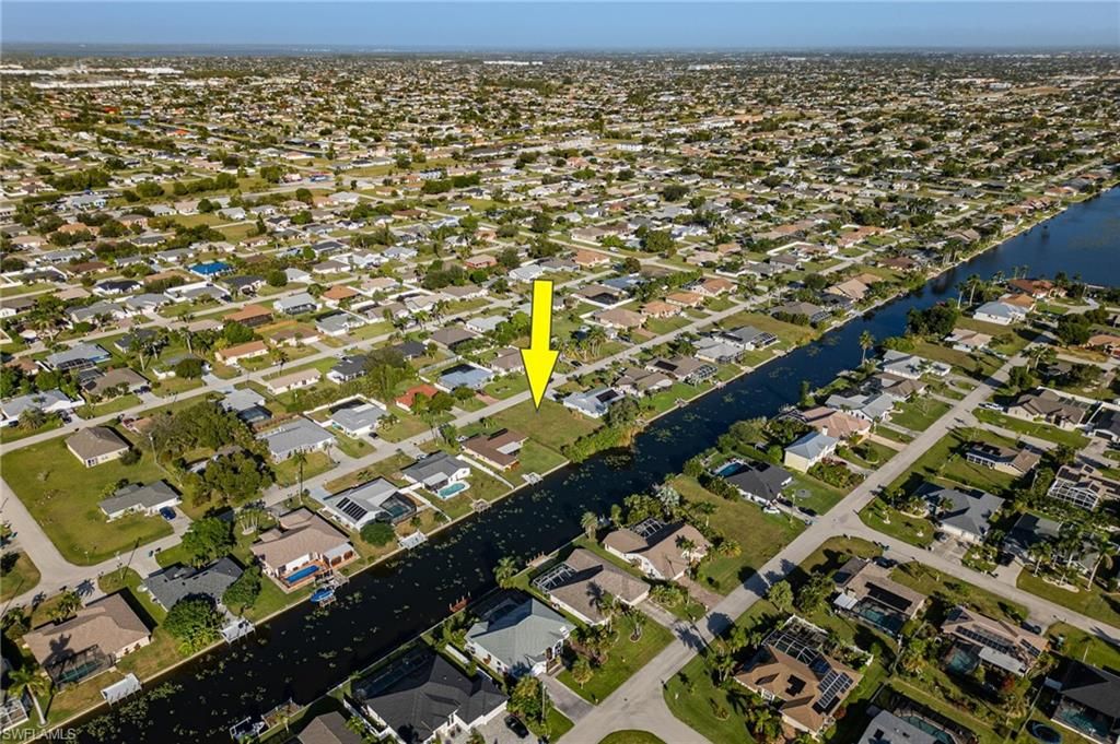 Image 10 of property listing at 3803 SW 5 PL, Cape Coral, FL 33914