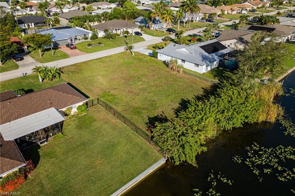 Image 2 of property listing at 3803 SW 5 PL, Cape Coral, FL 33914