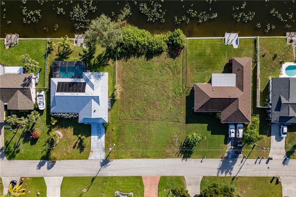 Image 3 of property listing at 3803 SW 5 PL, Cape Coral, FL 33914