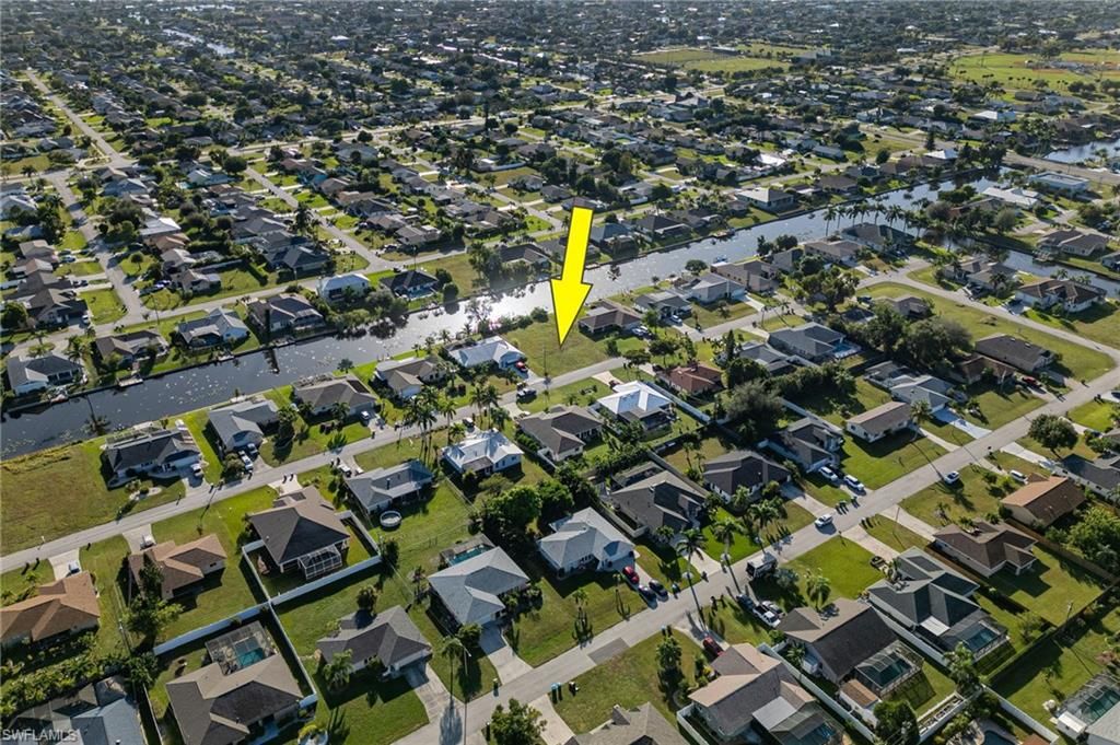 Image 4 of property listing at 3803 SW 5 PL, Cape Coral, FL 33914