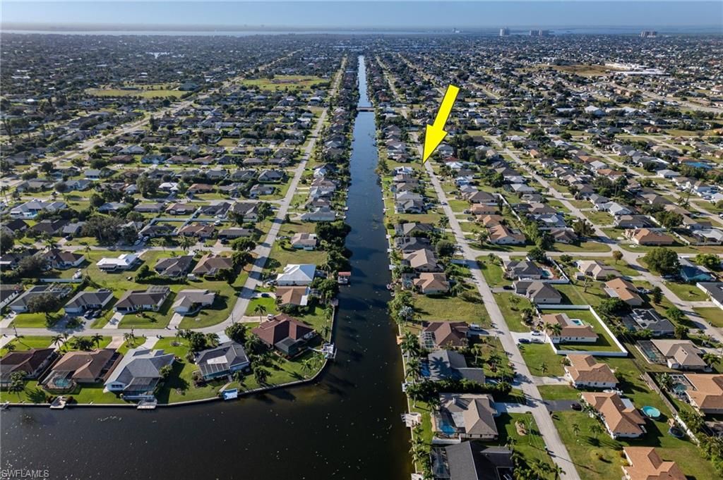 Image 6 of property listing at 3803 SW 5 PL, Cape Coral, FL 33914