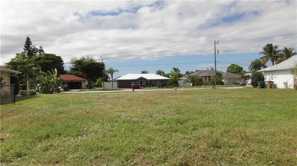 Image 7 of property listing at 3803 SW 5 PL, Cape Coral, FL 33914