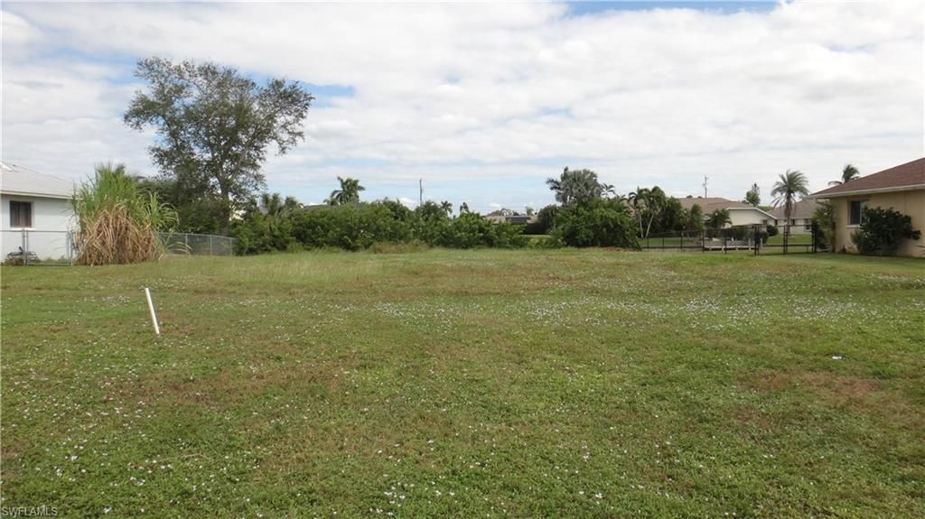 Image 8 of property listing at 3803 SW 5 PL, Cape Coral, FL 33914