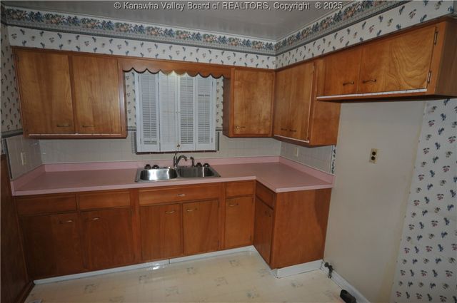 520 22nd Street, Dunbar, WV 25064