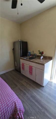 700 W 77th, Los Angeles, CA 90044