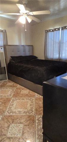 700 W 77th, Los Angeles, CA 90044