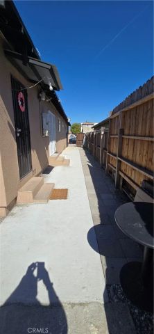 700 W 77th, Los Angeles, CA 90044