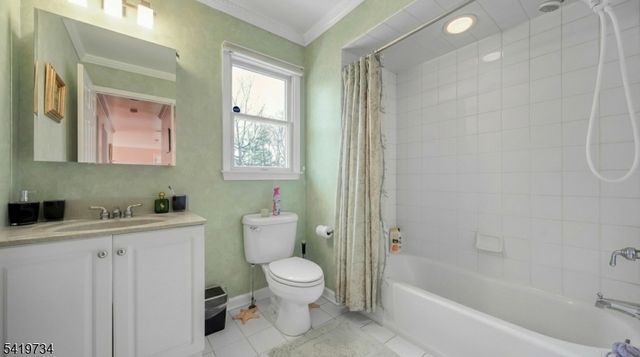 6 Breanne Ct, East Hanover Twp., NJ 07936
