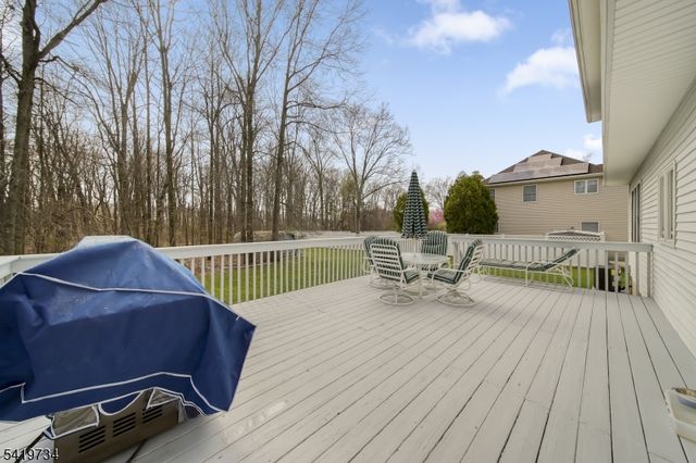 6 Breanne Ct, East Hanover Twp., NJ 07936