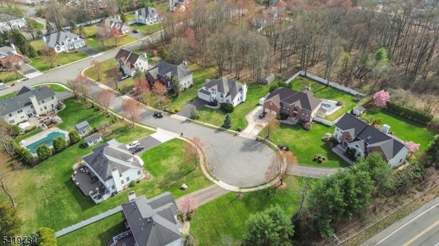 6 Breanne Ct, East Hanover Twp., NJ 07936
