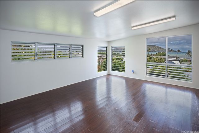 5864 Kalanianaole Highway B, Honolulu, HI 96821