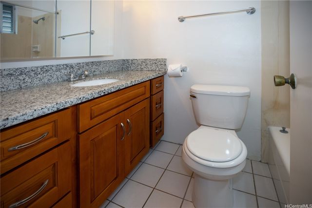 5864 Kalanianaole Highway B, Honolulu, HI 96821