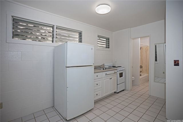 5864 Kalanianaole Highway B, Honolulu, HI 96821