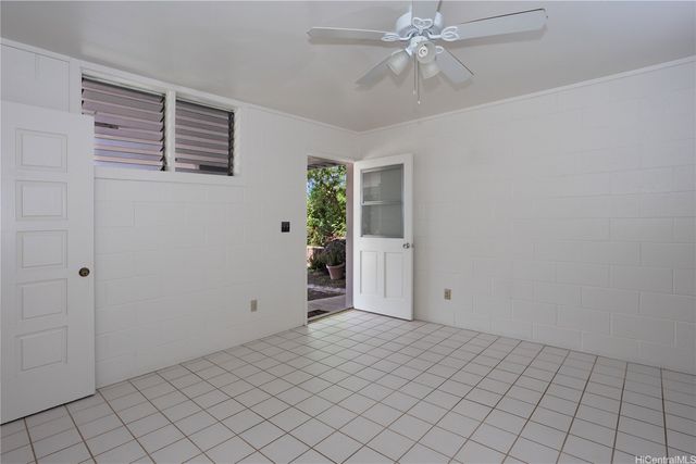 5864 Kalanianaole Highway B, Honolulu, HI 96821