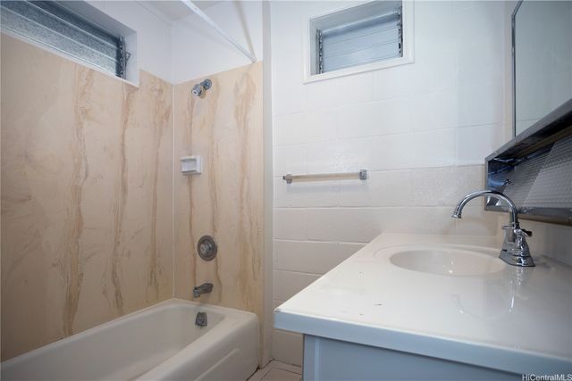 5864 Kalanianaole Highway B, Honolulu, HI 96821