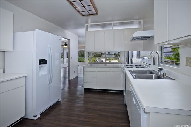 5864 Kalanianaole Highway B, Honolulu, HI 96821