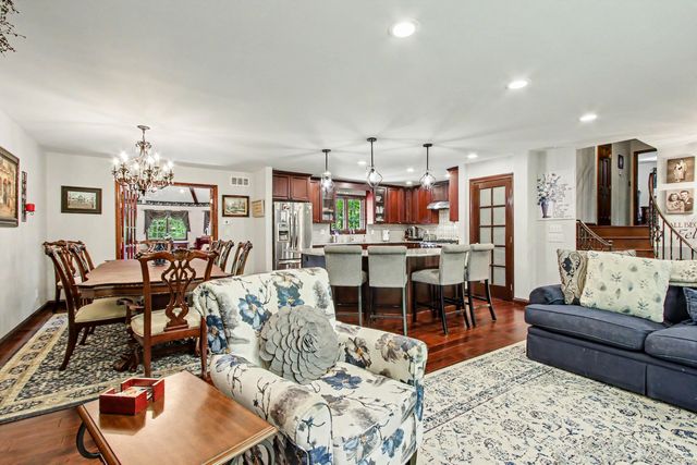 887 N 400 E, Valparaiso, IN 46383