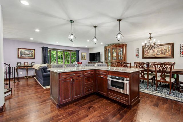 887 N 400 E, Valparaiso, IN 46383